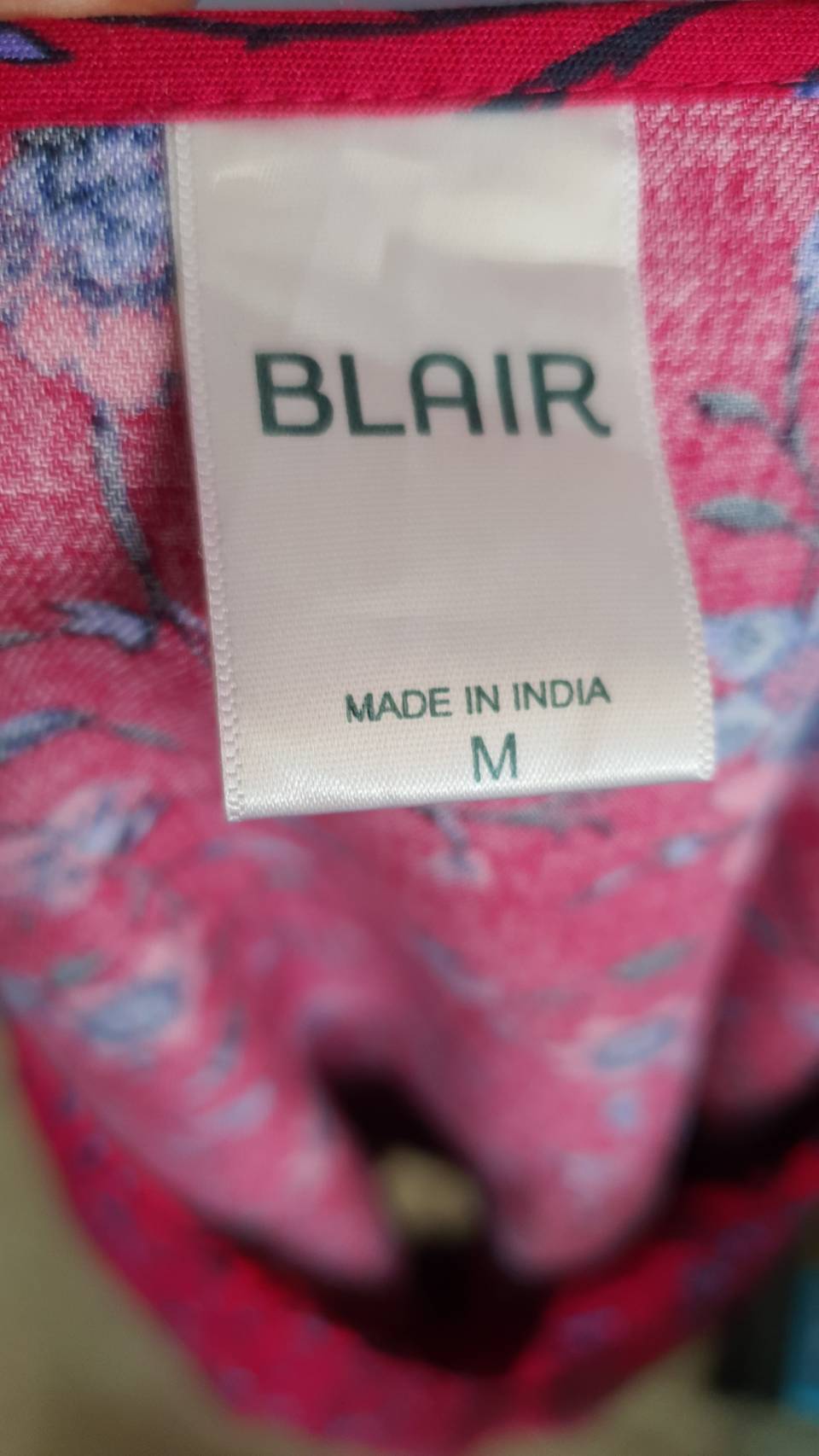 FF02573 เสื้อผ้ามือสอง สีแดงลายดอกไม้ แบรนด์ Blair อก free-45 นิ้ว
