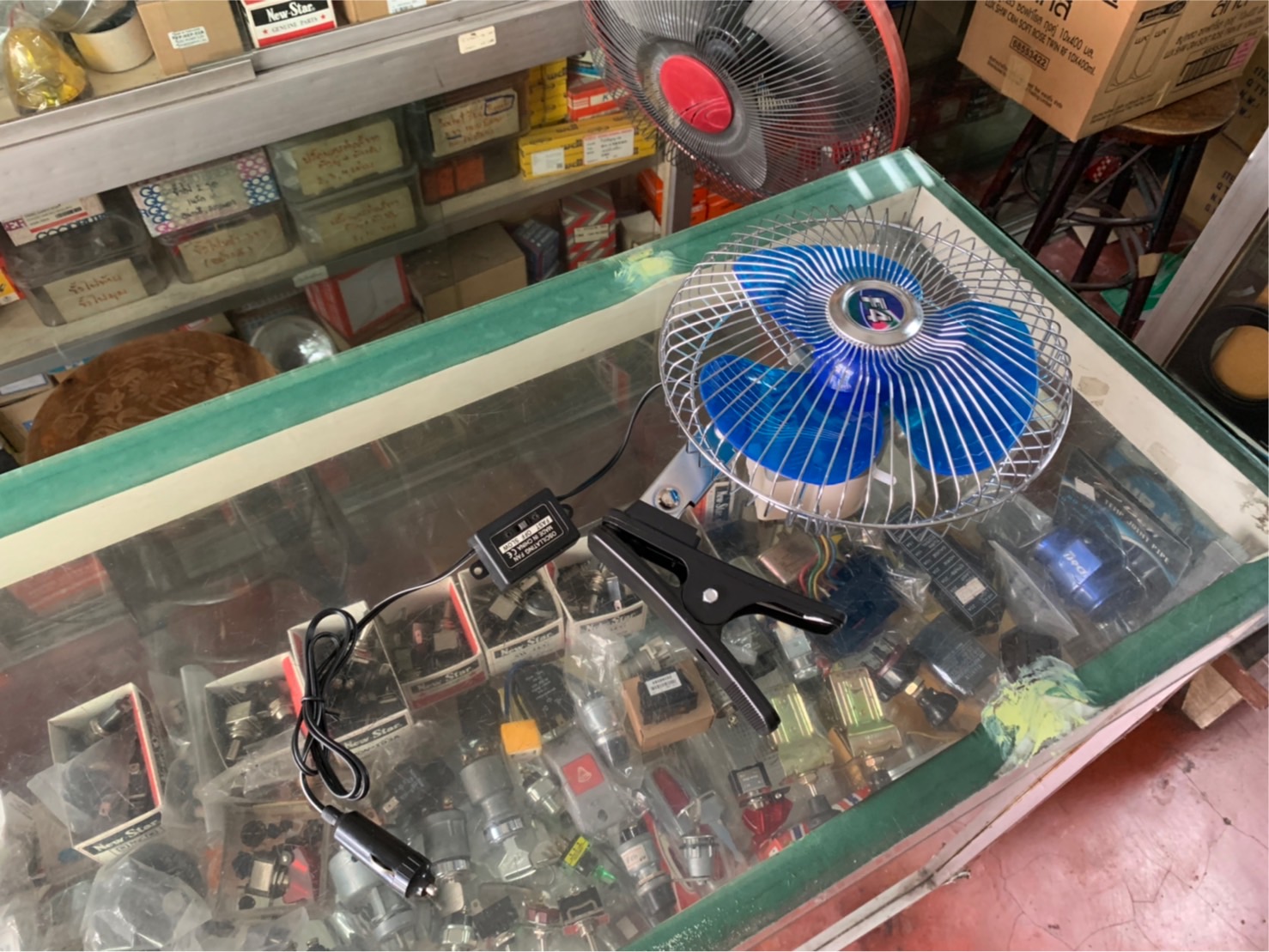 พัดลมส่ายแบบหนีบ 8 10 นิ้ว ที่จุดบุหรี่ มีสวิทซ์ 12V 24V