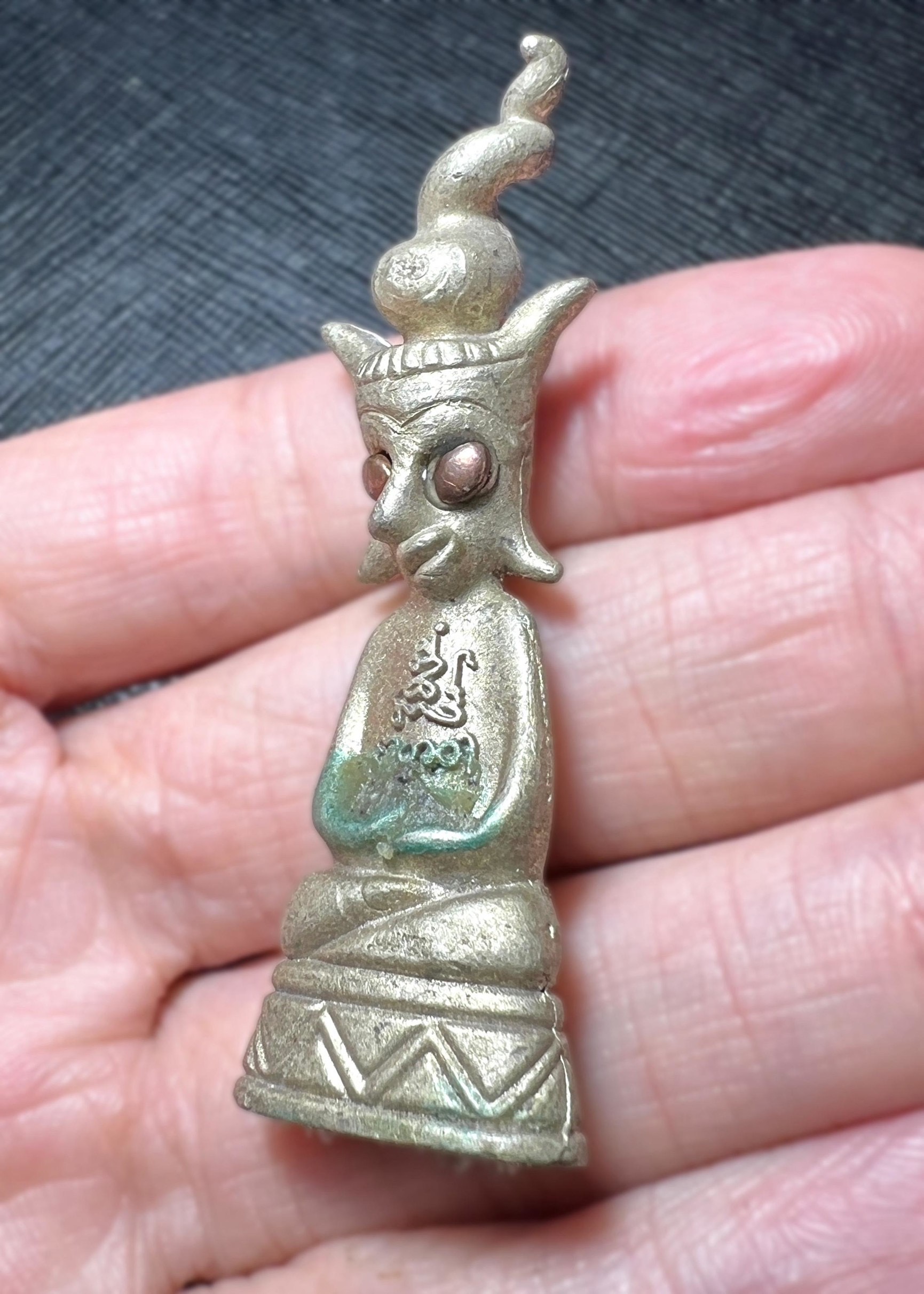 พญางั่งจักรพรรดิจันทร์เสี้ยว (6 ซม,เนื้อทองขาวผิวไฟ) Crescent Moon Emperor Ngang. (6 cm,alpaca silver raw skin material) SKU-03976