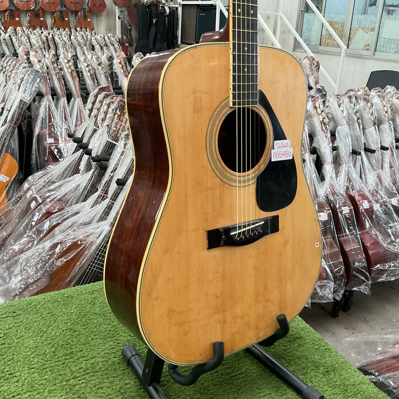 กีต้าร์โปร่งไฟฟ้า YAMAHA : FG-301