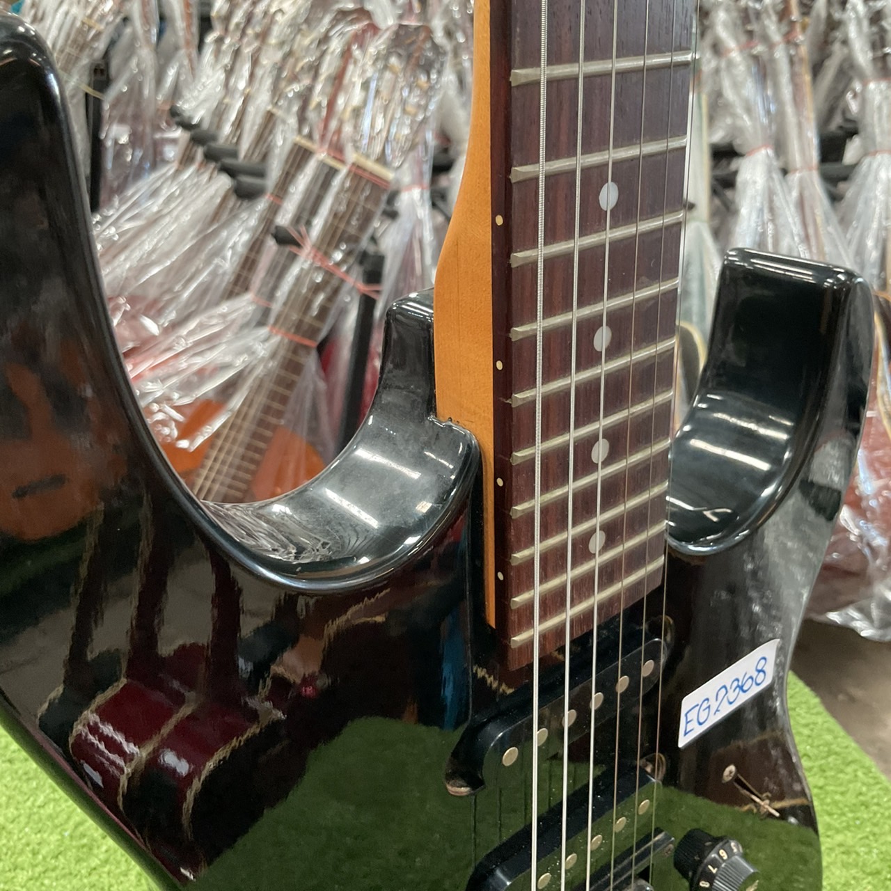 กีต้าร์ไฟฟ้า CHATTING BIRD