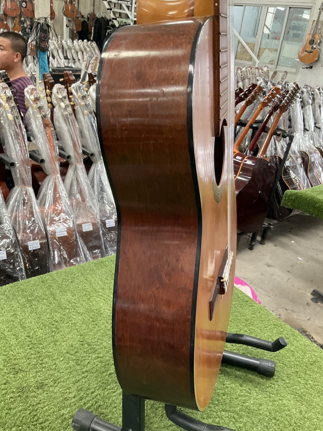 กีต้าร์คลาสสิค ยี่ห้อตามภาพ