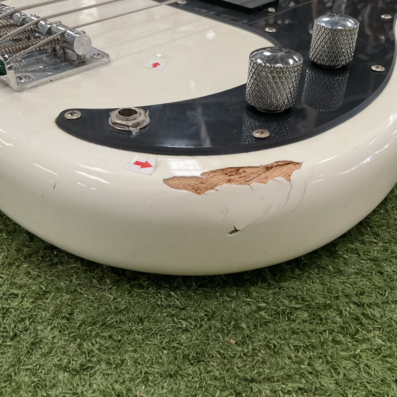 กีต้าร์เบส BUSKER'S