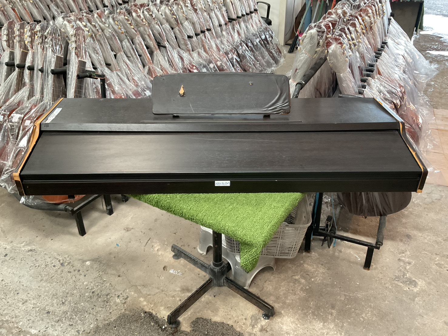 เปียโน COLUMBIA : EP-200T สินค้าไม่พร้อมใช้งาน (ต้องซ่อม)