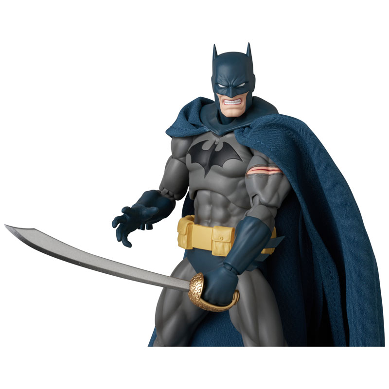 MAFEX No.295 MAFEX BATMAN DAMAGE Ver. "BATMAN:HUSH"(Pre-order)