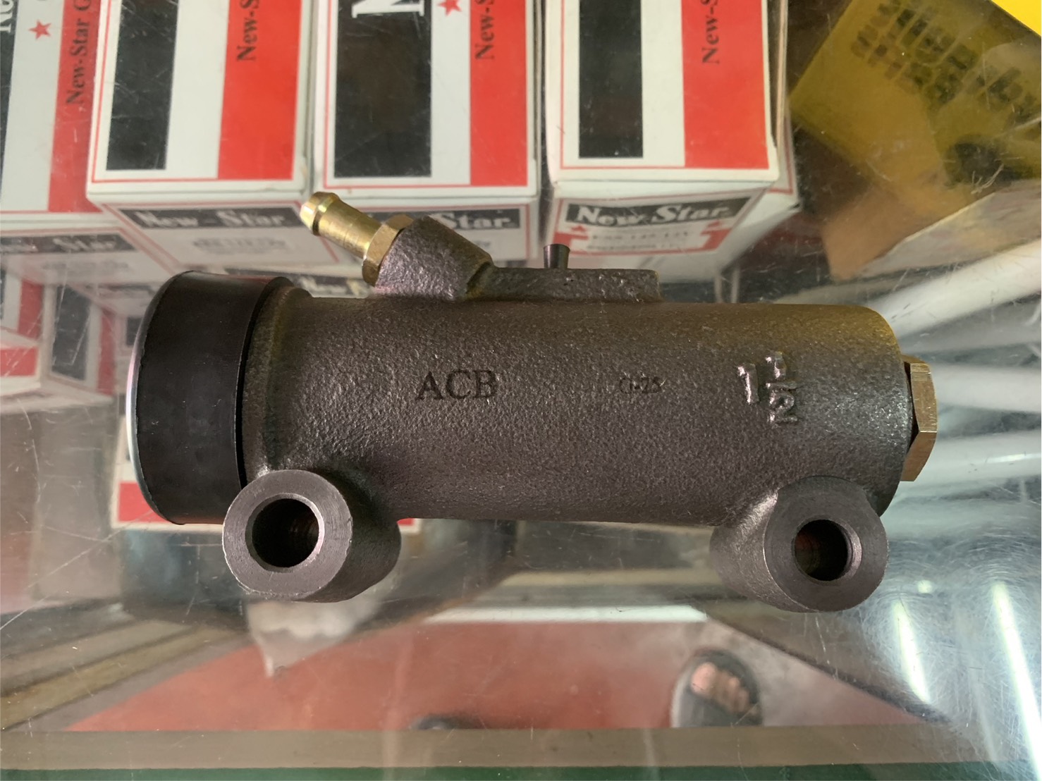 แม่ปั๊มเบรค FUSO FN527 1 1/2"