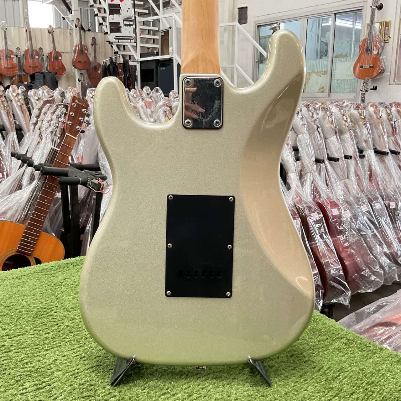 กีต้าร์ไฟฟ้า Mavis