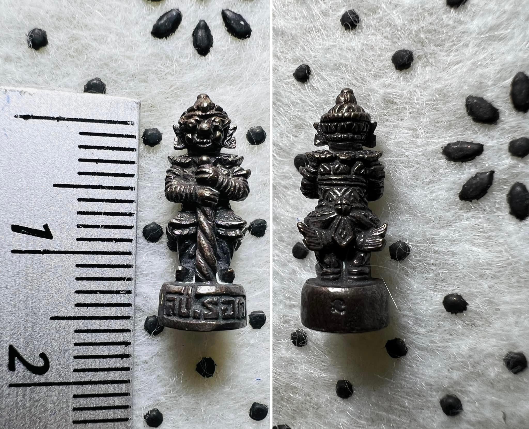 ท้าวเวสสุรรณลอยองค์ (พิมพ์เล็ก, ทองเหลืองรมดำ) Thao Wessuwan Statue (Small size, Brass, Black Plated) SKU-01636