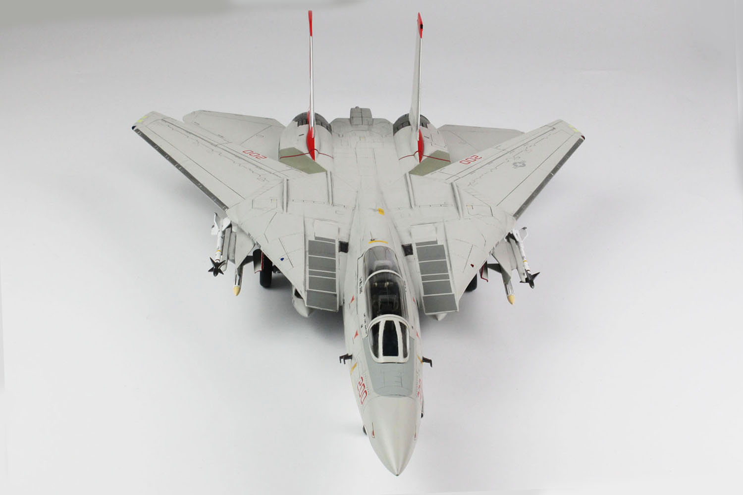 โมเดลเครื่องบิน Platz Hobby 1/48 TPA-16 US Navy F-14A Tomcat VF-111 Sundowners