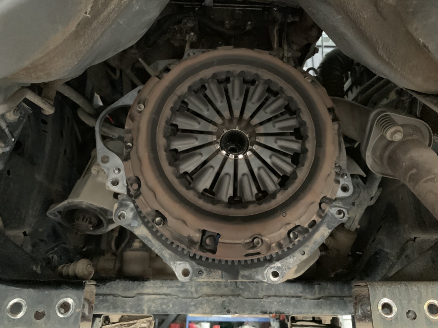 ชุดยกคลัชท์ จาน หวี ลูกปืนคลัชท์ TOYOTA REVO ขับ2 ตัวเตี้ย จาน 11 นิ้ว เครื่อง 2400CC 6 เกียร์