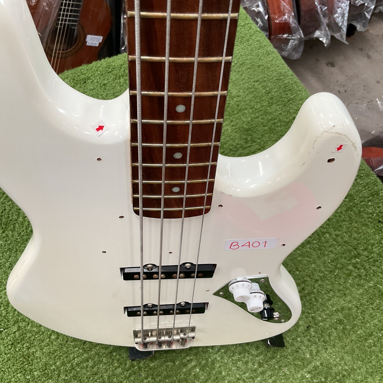 กีต้าร์เบส Century : J