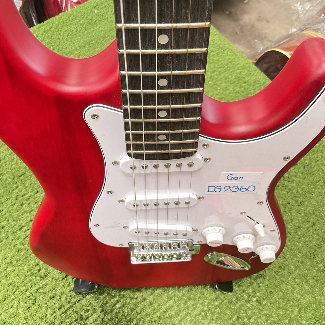 กีต้าร์ไฟฟ้า GION
