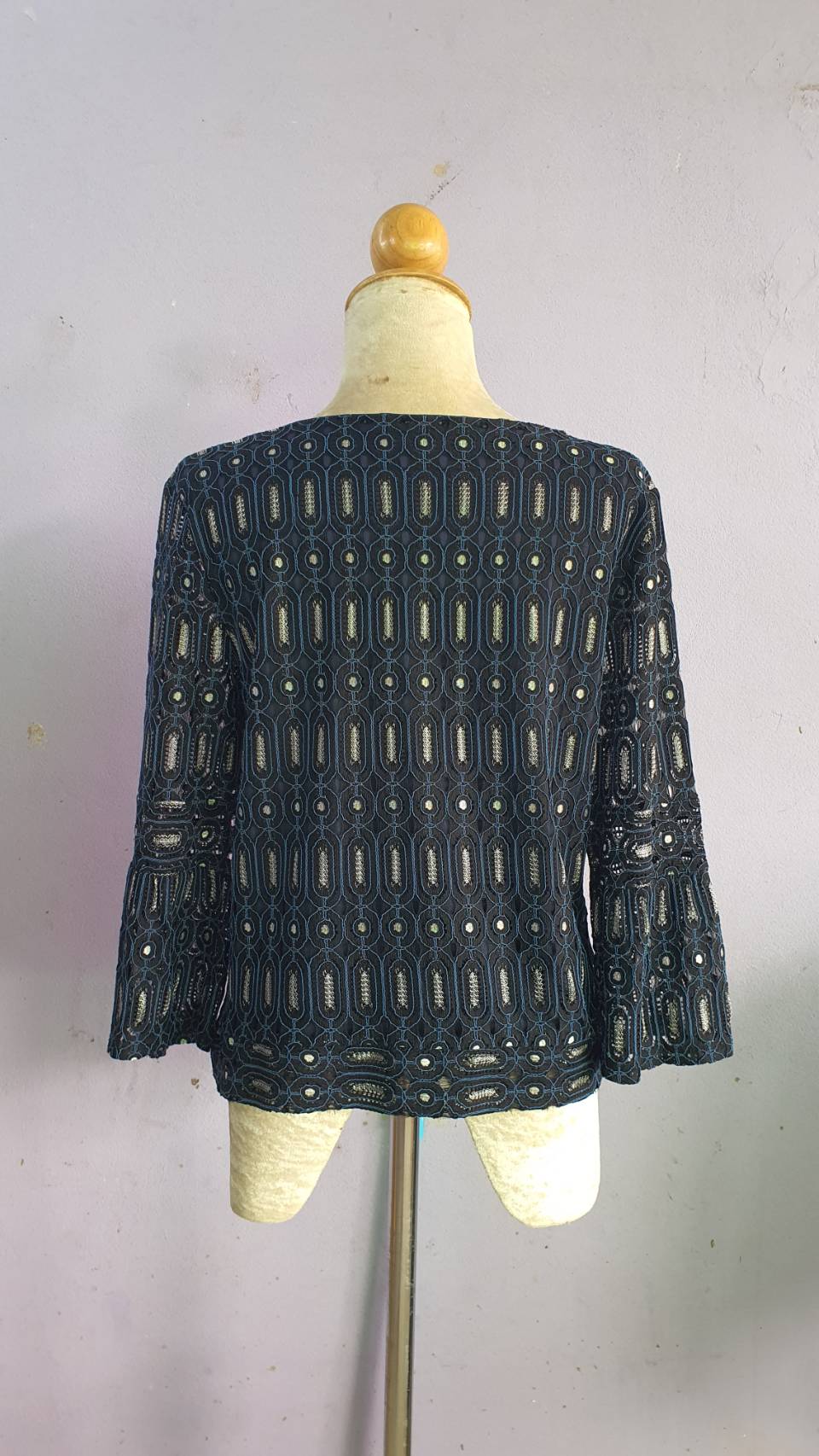 FF02568 เสื้อแฟชั่น ฉลุลาย สีดำ แบรนด์ ANN TAYLOR LOFT อก 36-37 นิ้ว