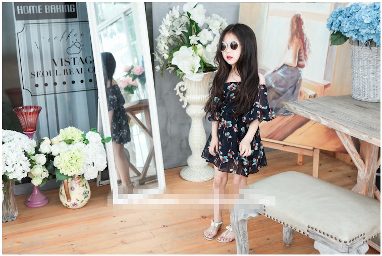 ชุดเดรสสีดำลายดอกไม้ ผ้าระบาย *ปาดไหล่ได้