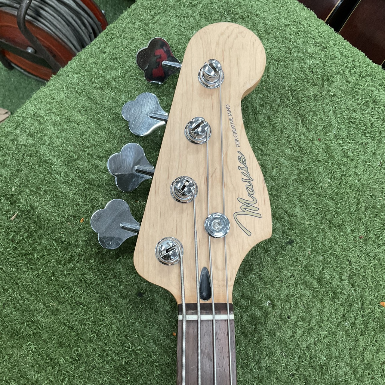 กีต้าร์เบส Mavis