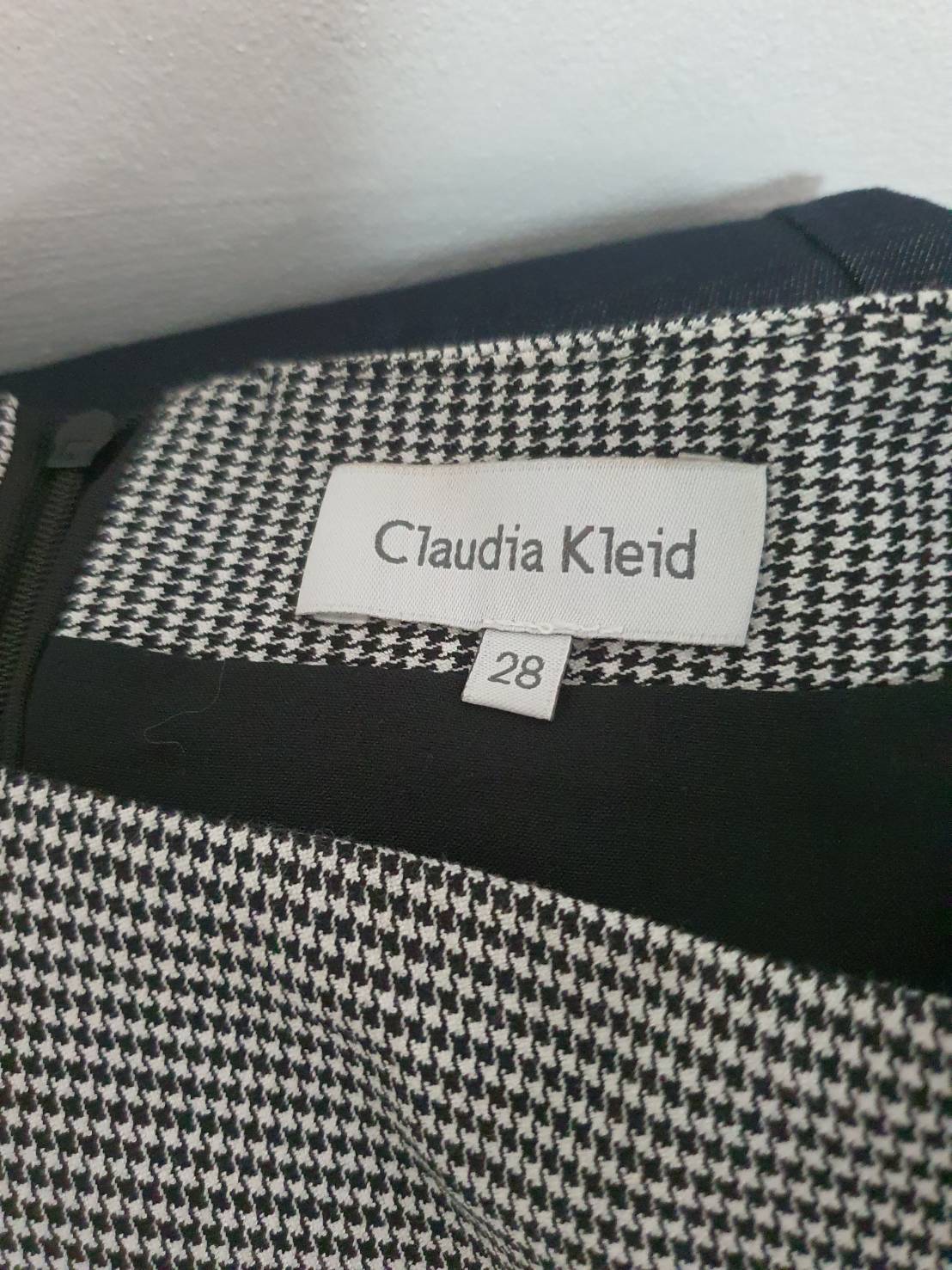 FF06534 กระโปรง มือสอง แบรนด์ Claudia Kleid เอว 28 นิ้ว