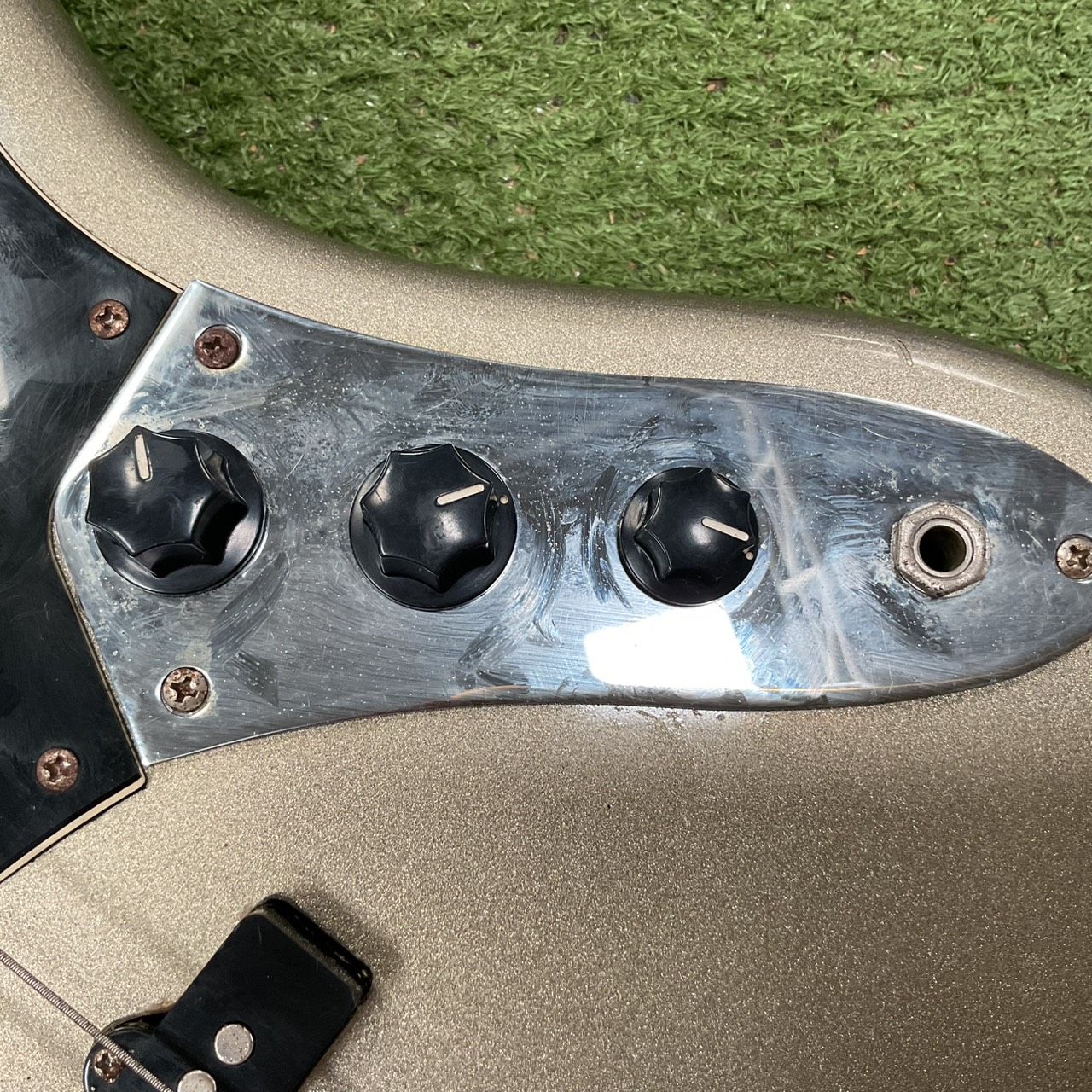 กีต้าร์เบส Legend