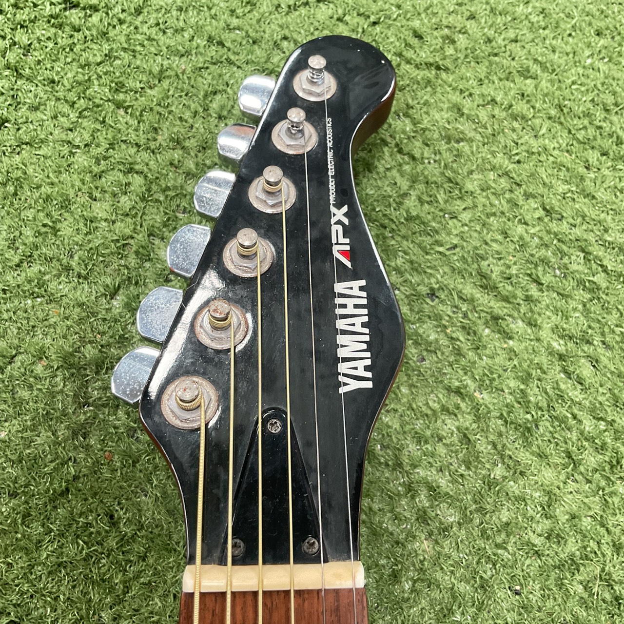 กีต้าร์โปร่งไฟฟ้า YAMAHA : APX-6S