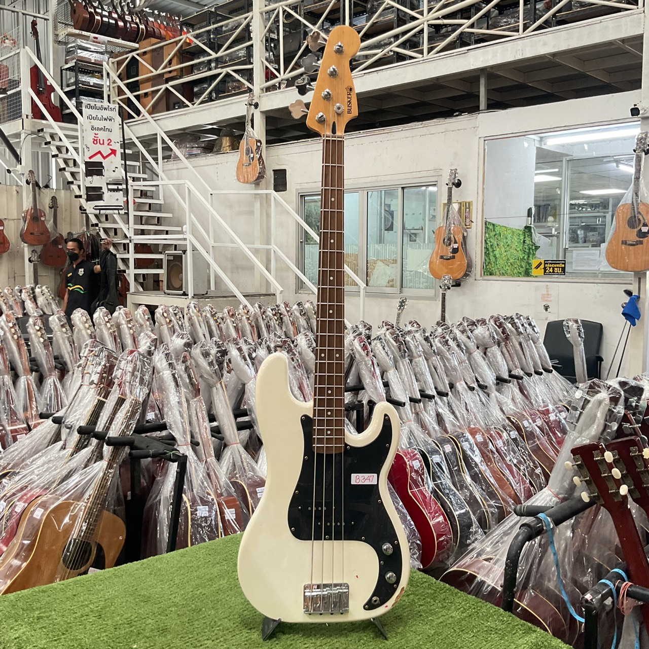 กีต้าร์เบส BUSKER'S