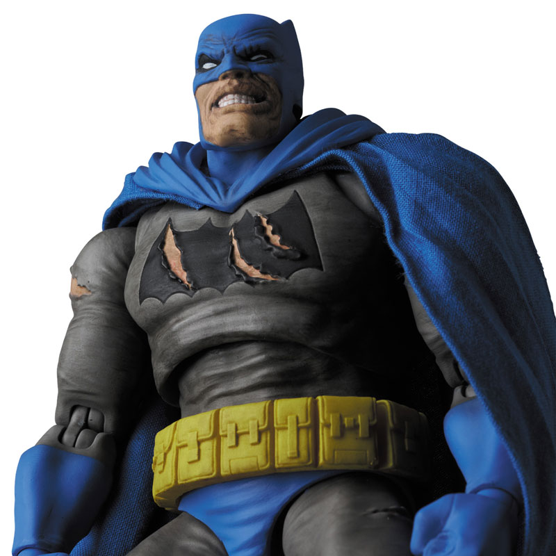MAFEX No.119 MAFEX BATMAN (TDKR: The Dark Knight Triumphant)(Pre-order)