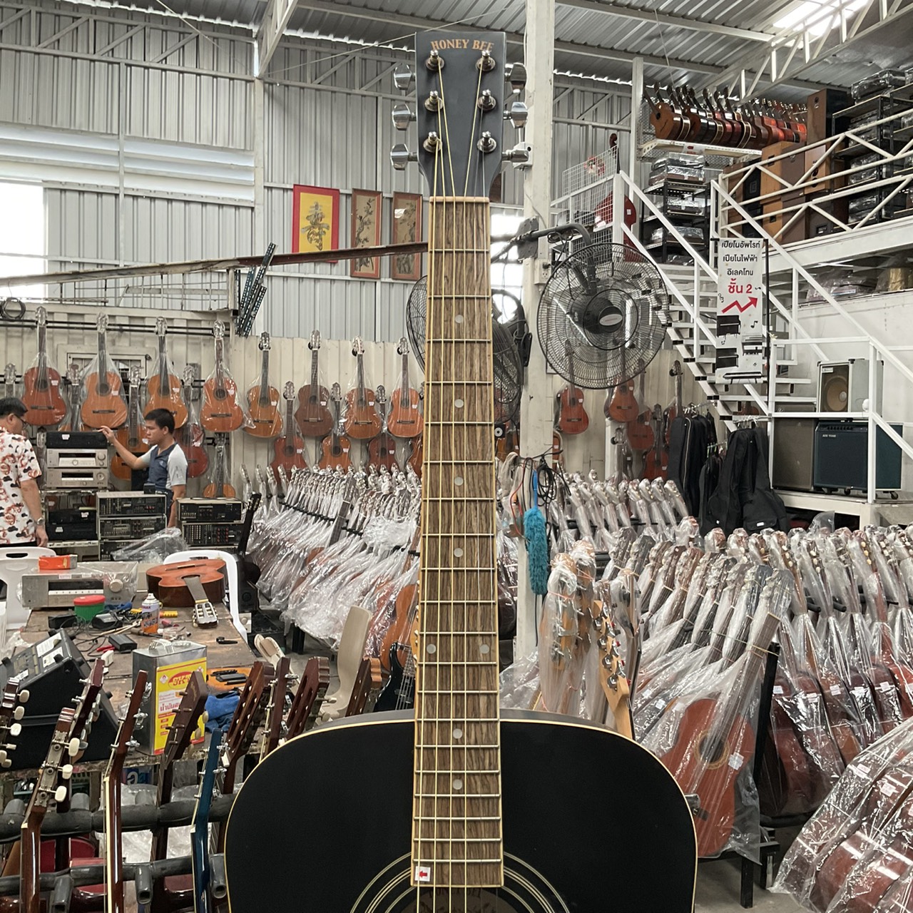 กีต้าร์โปร่ง HONEY BEE : W-15M BK