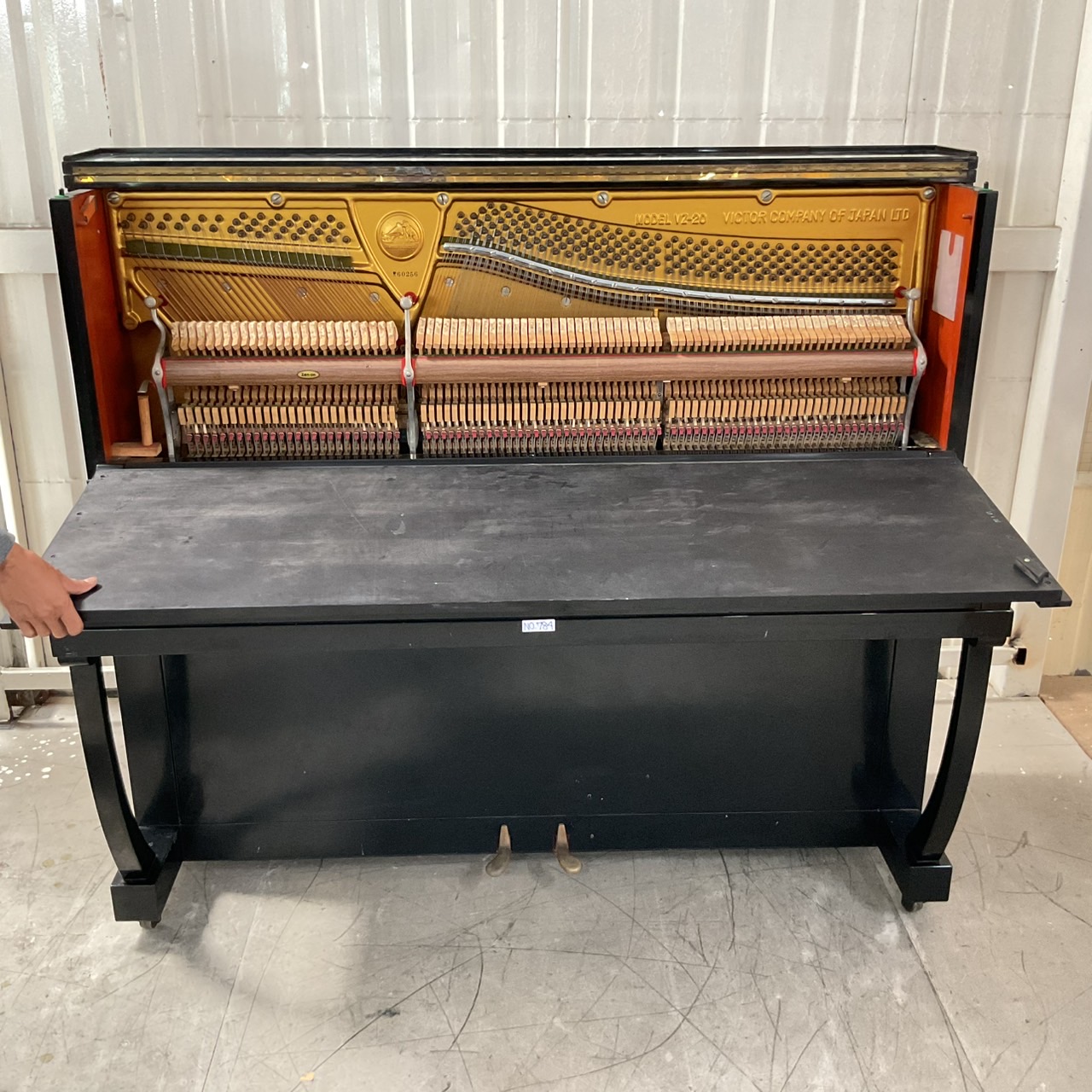 เปียโนอัพไลท์ VICTOR : VZ-20