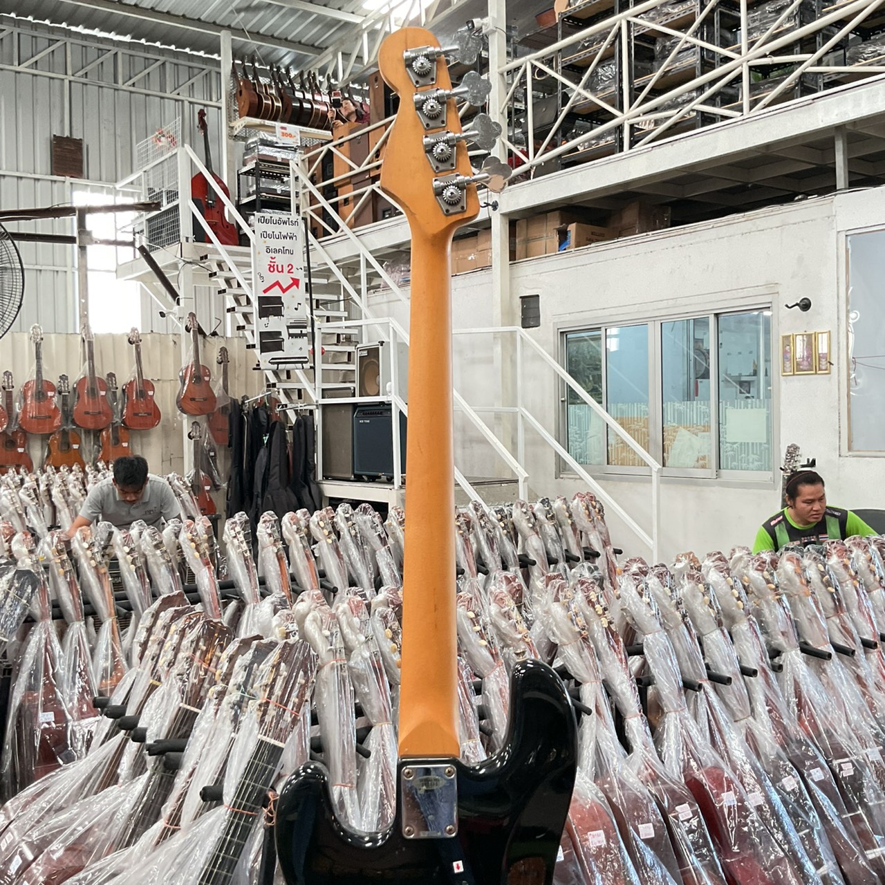 กีต้าร์เบส BUSKER'S