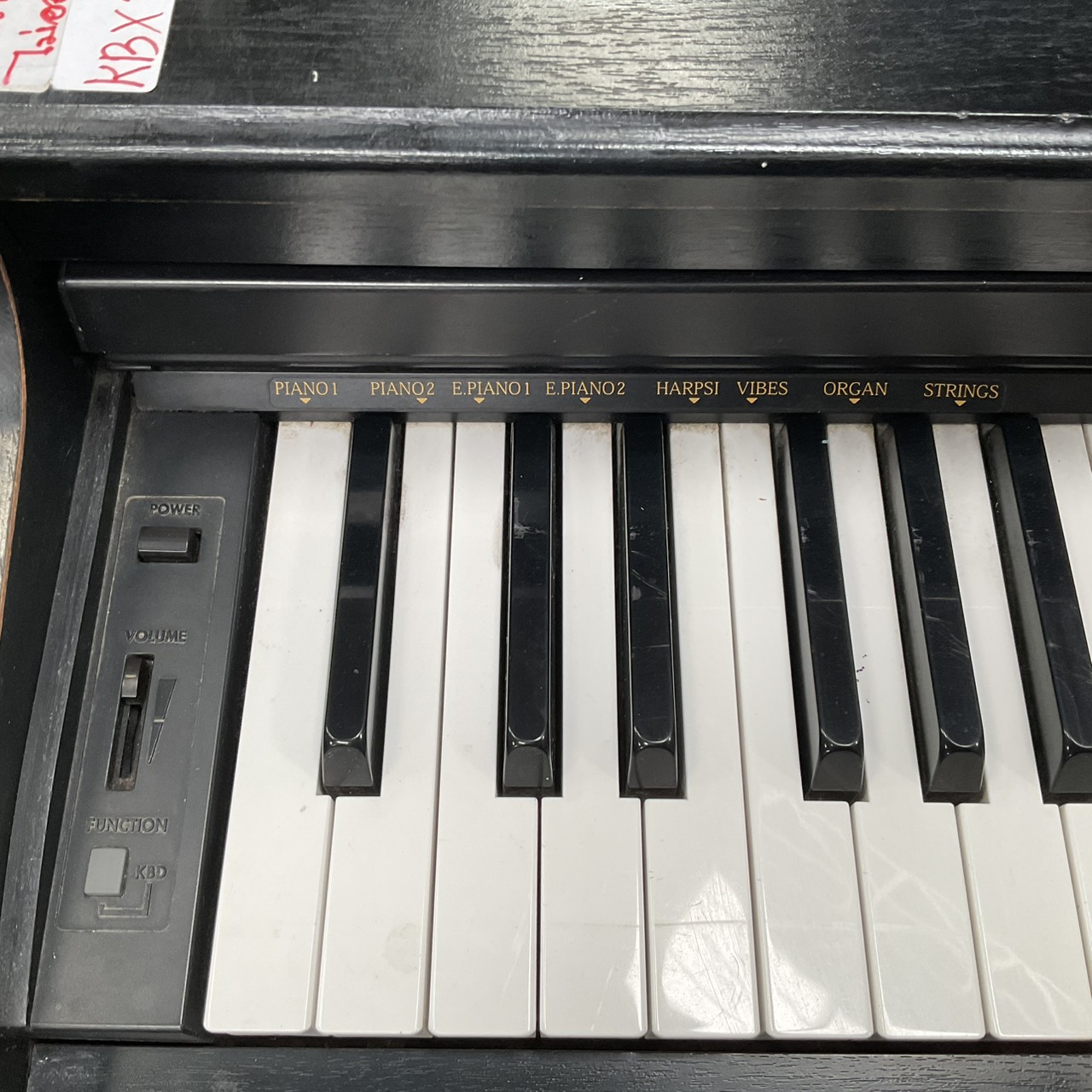 เปียโน KORG : C-2000 สินค้าไม่พร้อมใช้งาน (ต้องซ่อม)