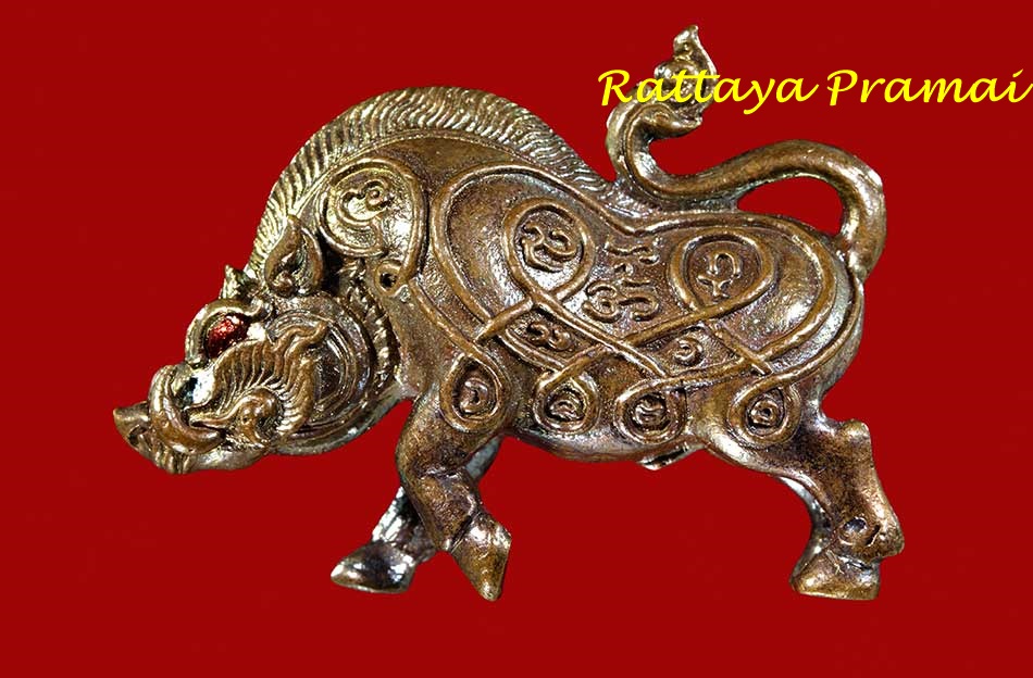 หมูกายสิทธิ์ หรือหมูยอดฉัตร รุ่นแรก ครูบาออ ปัณฑิต๊ะ เนื้อสัตตะโลหะ