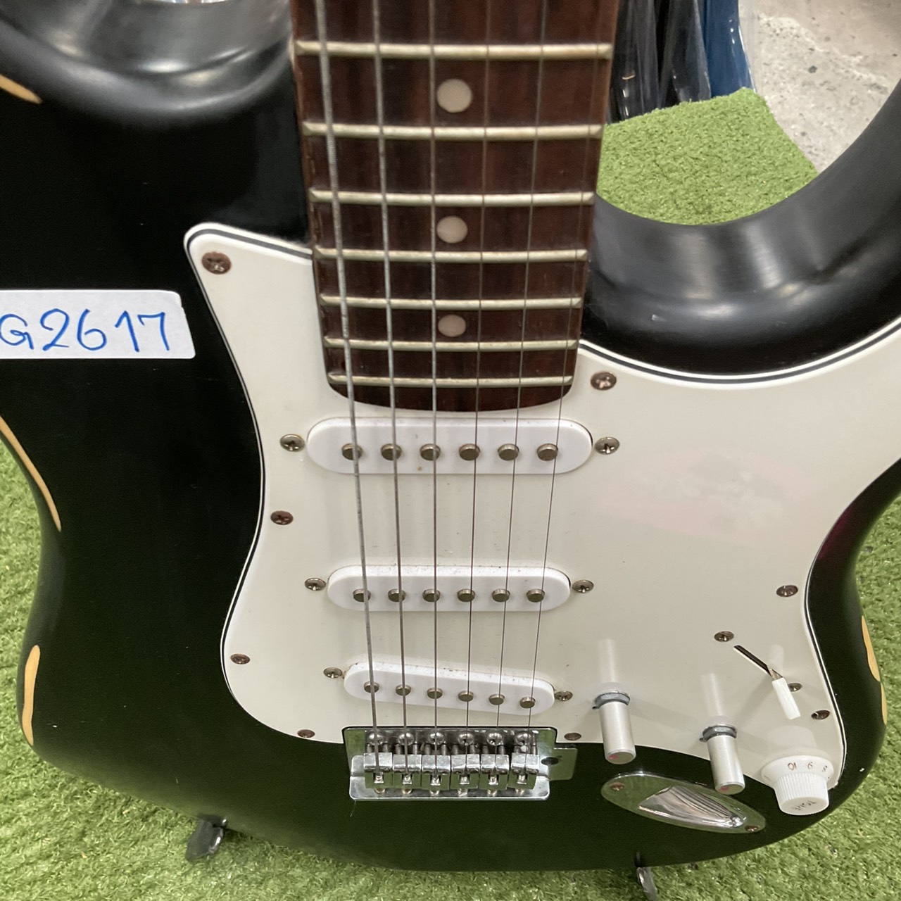 กีต้าร์ไฟฟ้า ยี่ห้อตามภาพ