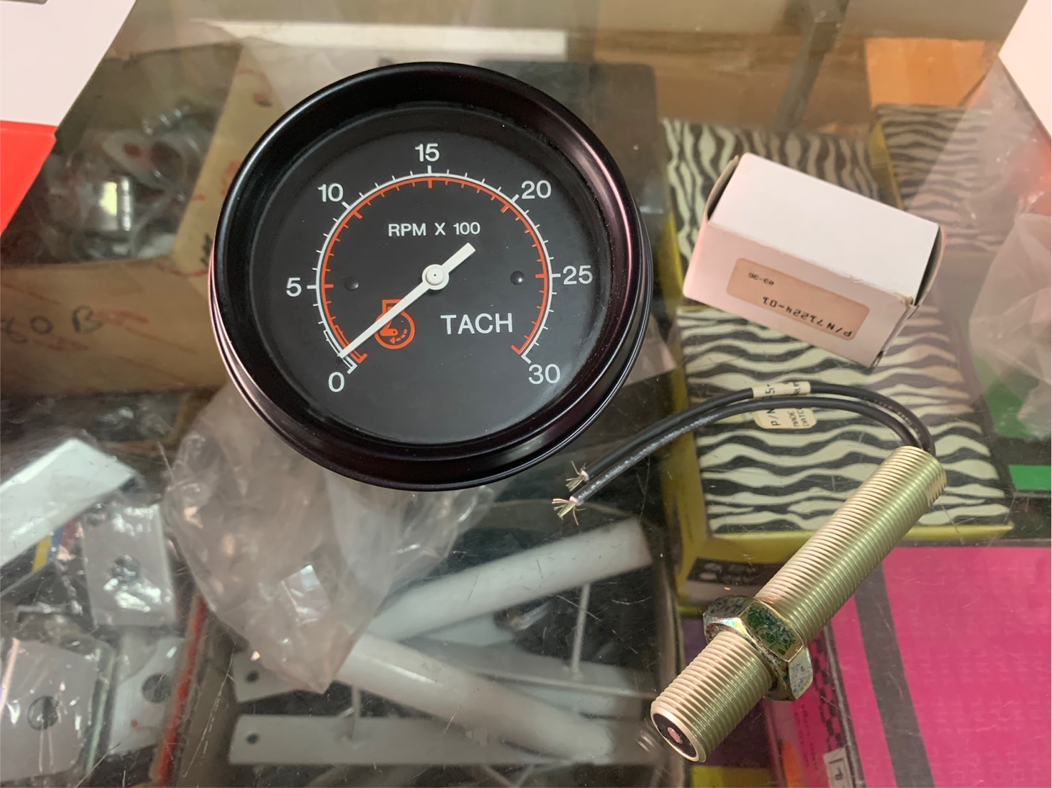 เกจ์วัดรอบแบบแมคเนติคปิ๊กอัพ DATCON 3000 RPM ขนาด 3.5 นิ้ว 12-24V ต่อกับไฟล์วีล + เซ็นเซอร์แมคเนติกส์ 5 หุน