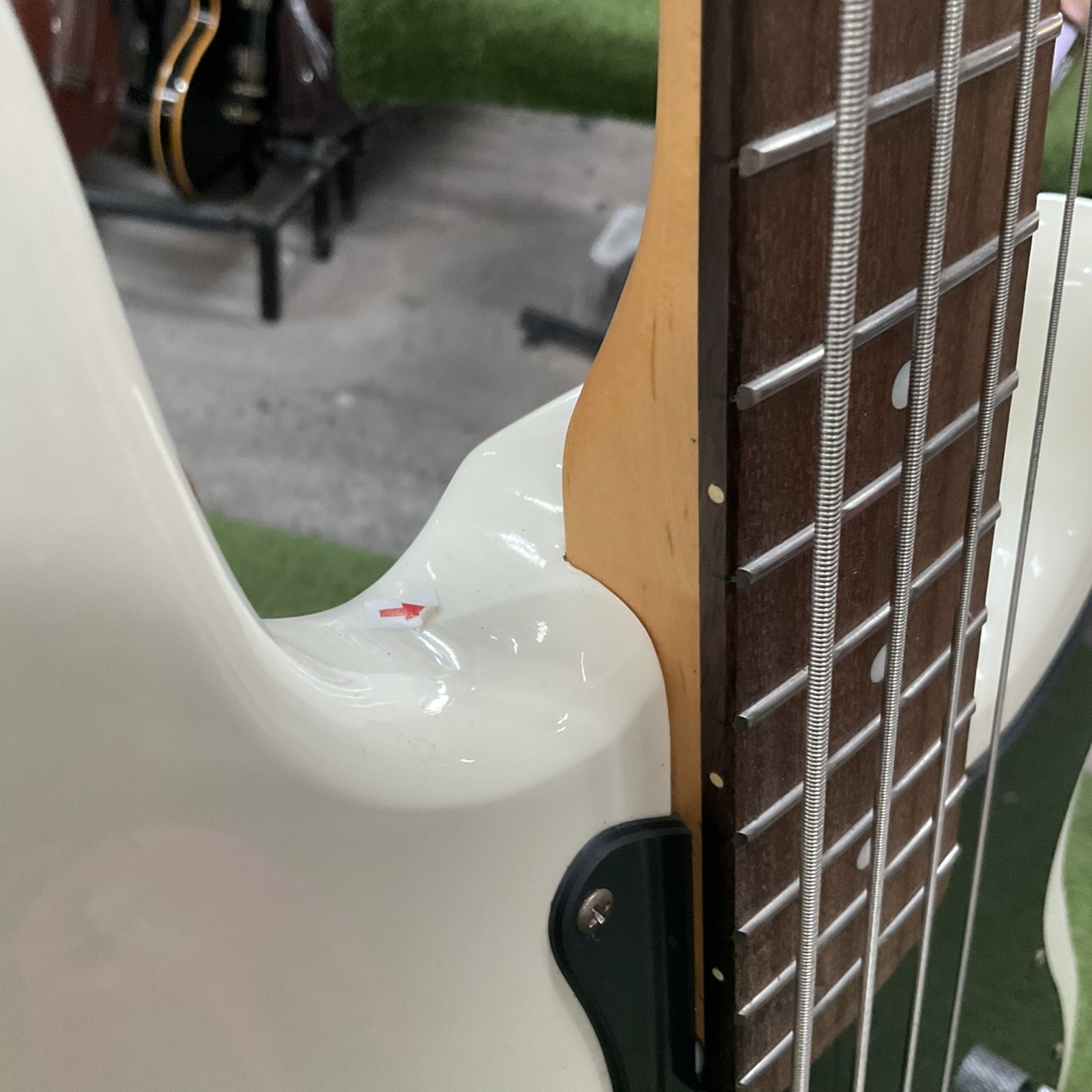 กีต้าร์เบส BUSKER'S