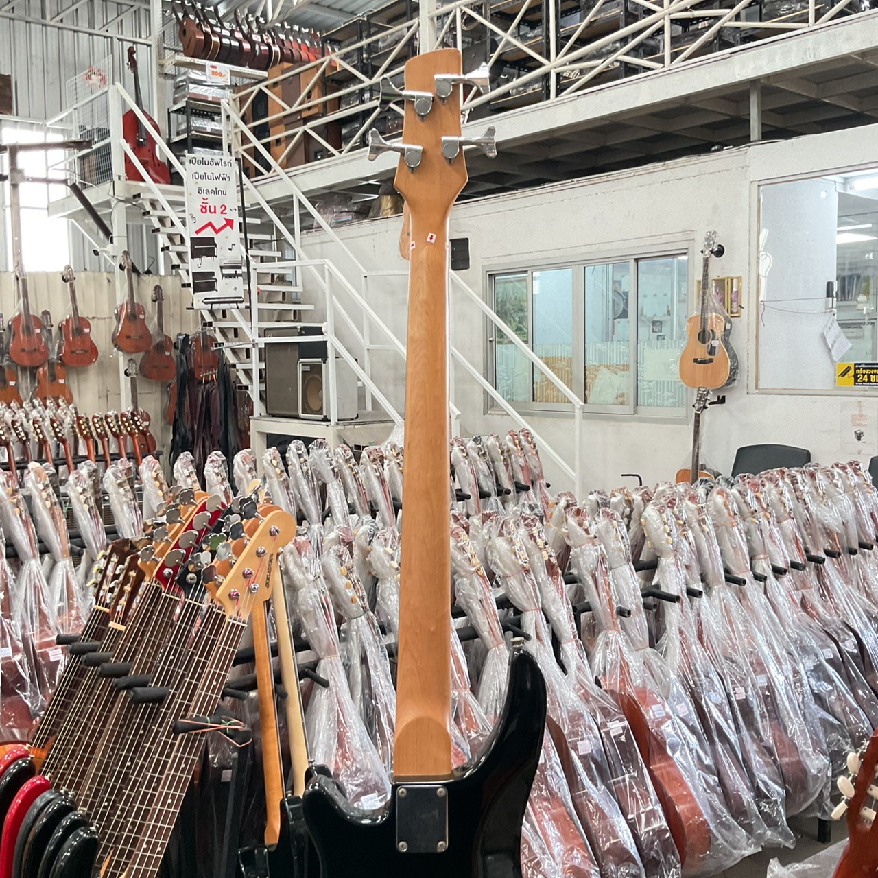 กีต้าร์เบส BUSKER'S