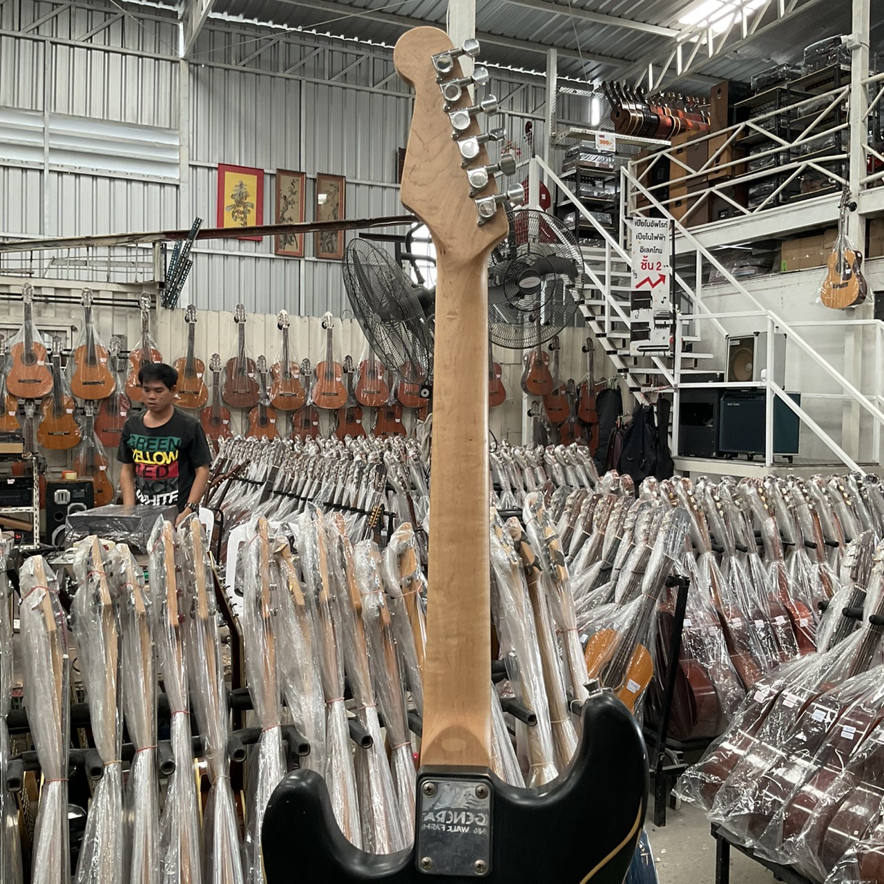 กีต้าร์ไฟฟ้า ยี่ห้อตามภาพ