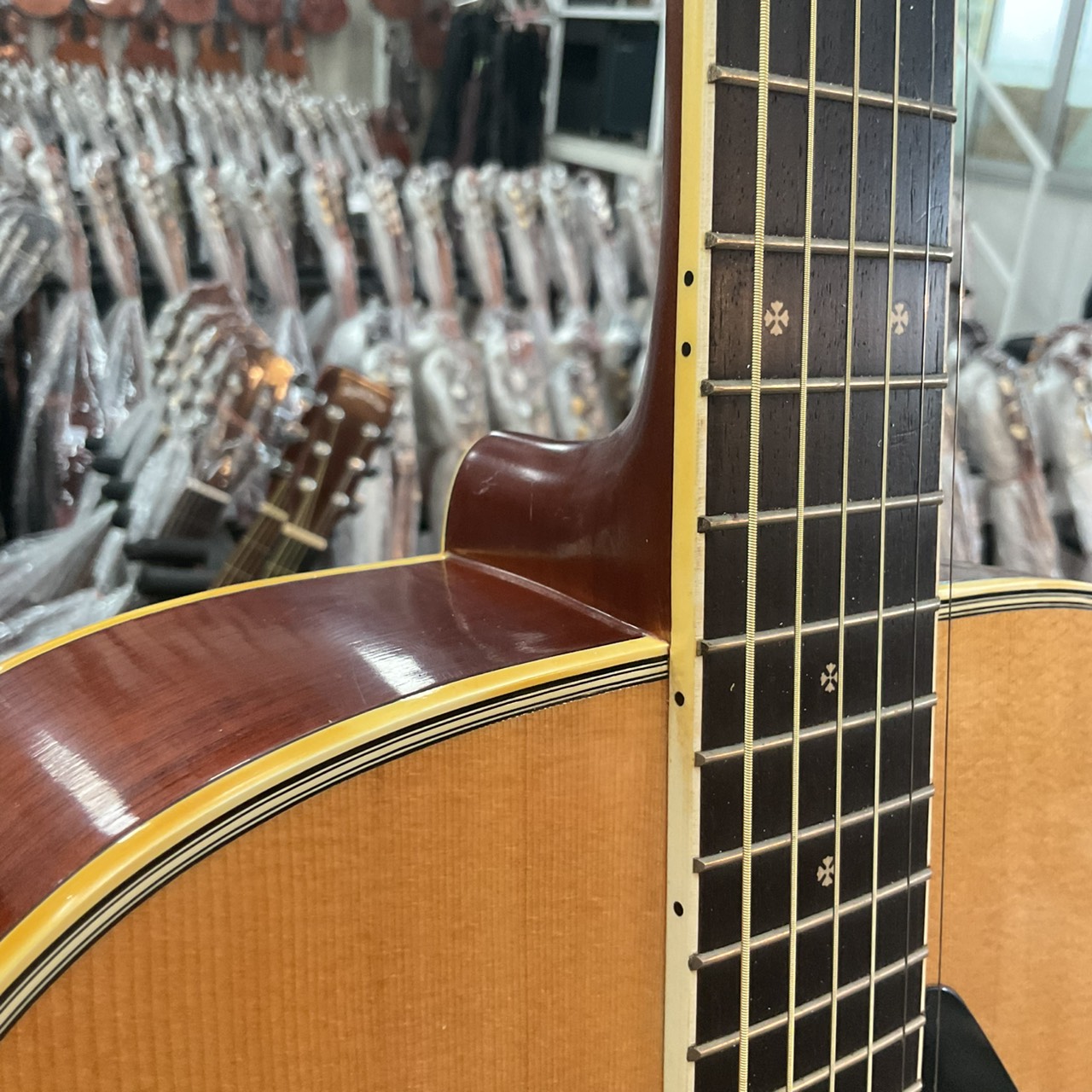 กีต้าร์โปร่ง YAMAHA : FG-252D