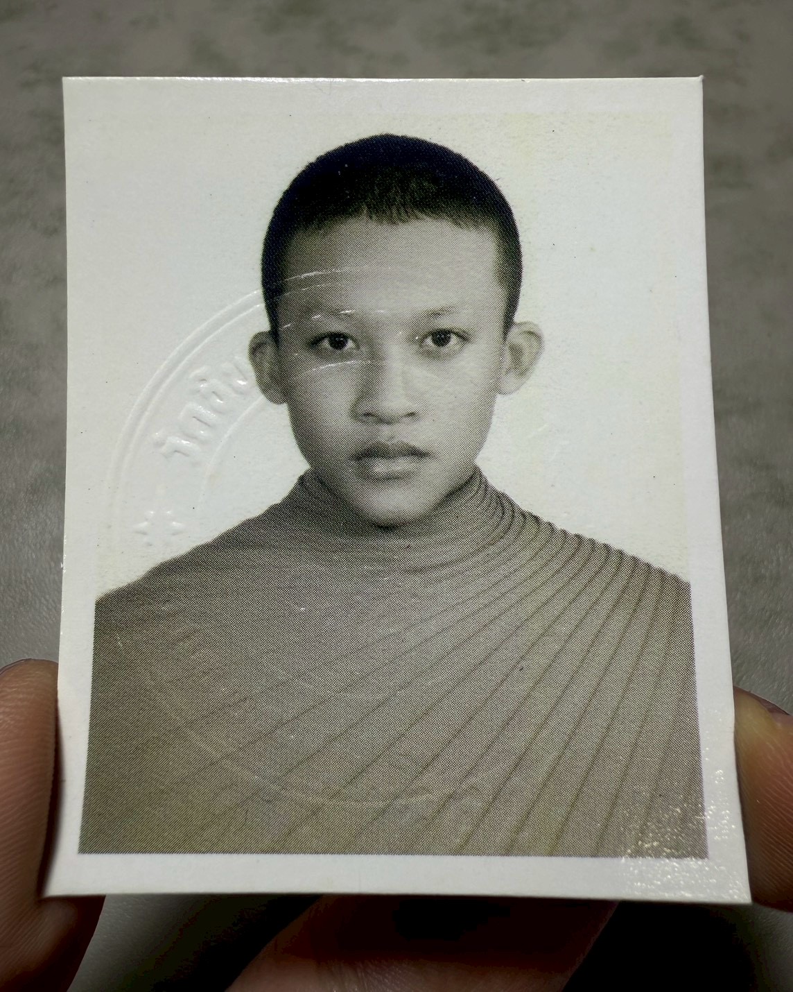 รูปหน้าเณรหลวงพ่อชำนาญ (รุ่น:ตราวัดปั๊มนูน) Luang Por Chamnan's Novice Monk Portrait. (series:temple’s embossed seal) SKU-04010