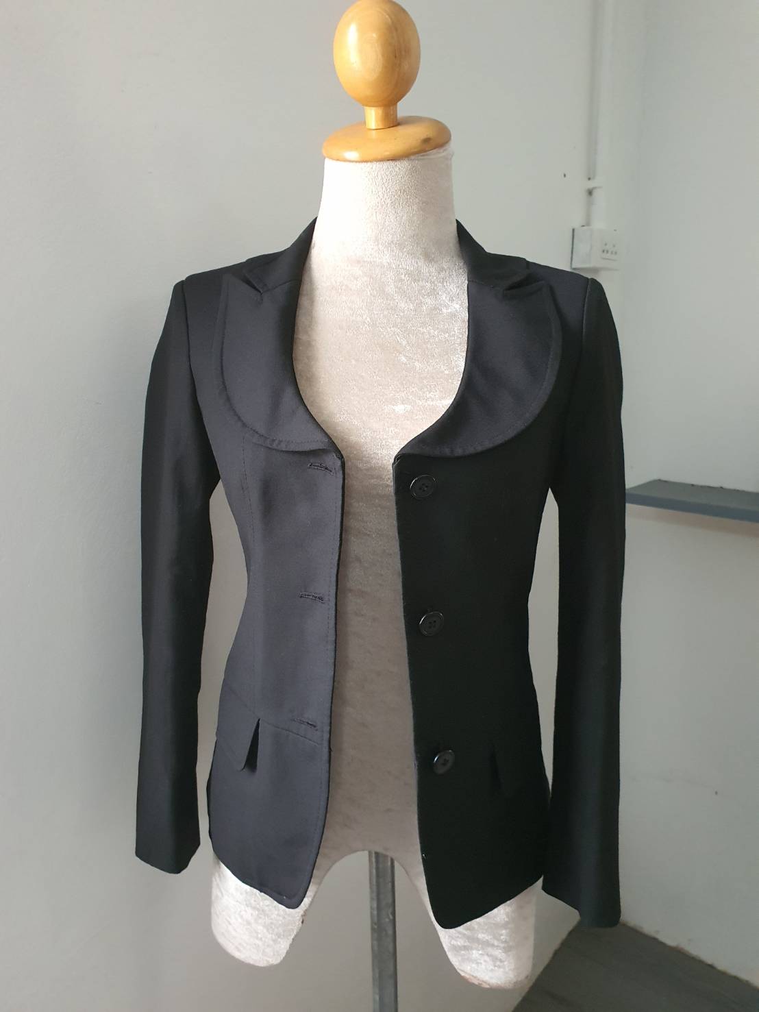 FF06098 เสื้อสูท สีดำ มือสอง แบรนด์ james tailor อก 30 นิ้ว