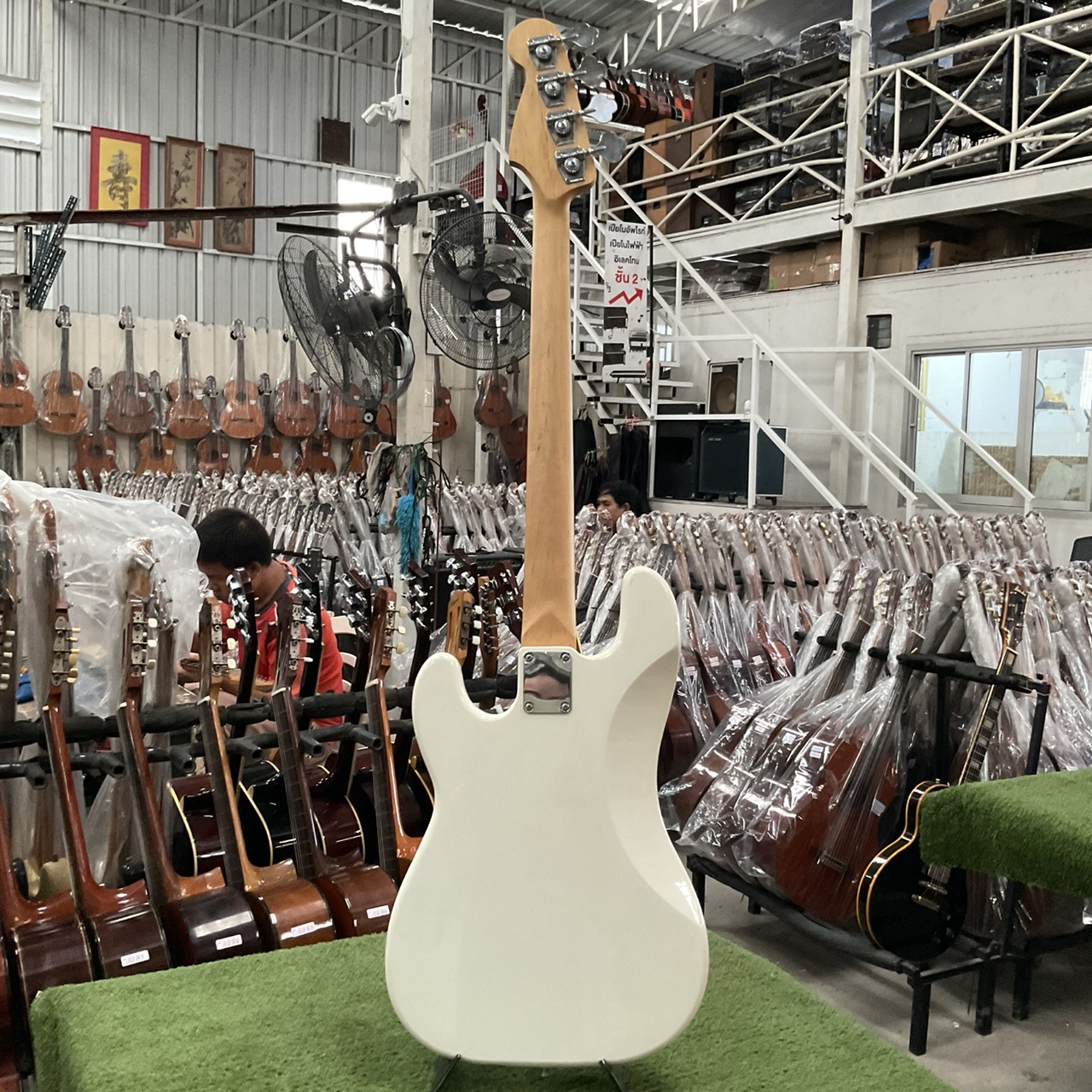 กีต้าร์เบส BUSKER'S