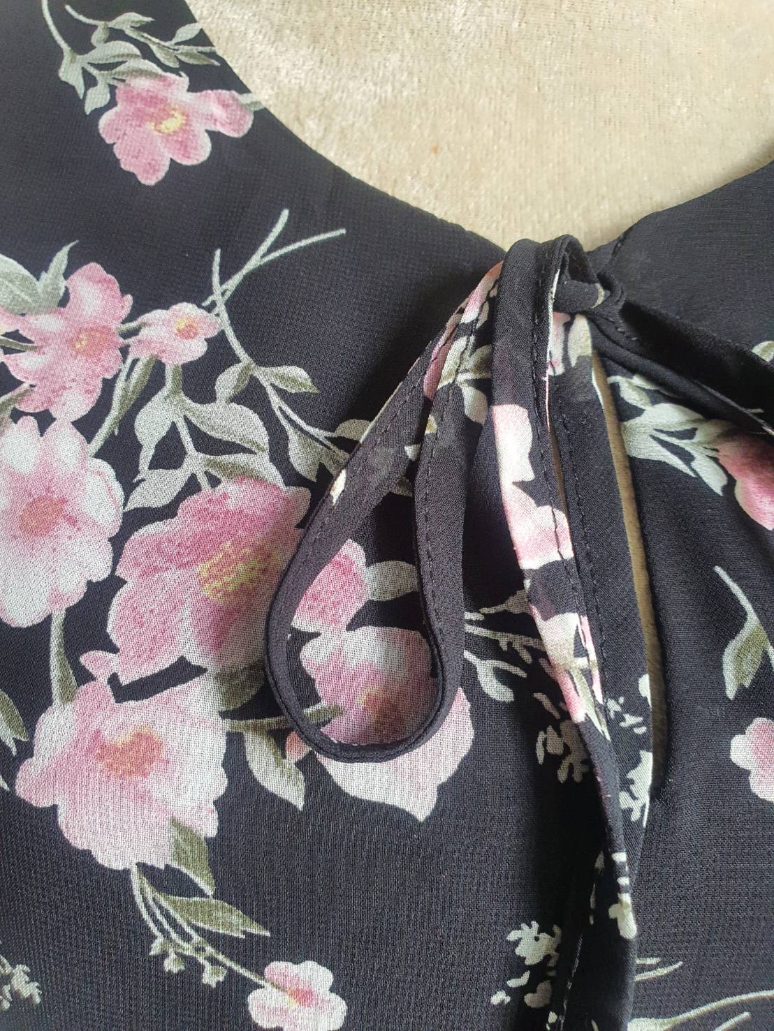FF05318 เสื้อมือสอง สีดำลายดอกไม้ แบรนด์ Allegra k อก 36 นิ้ว