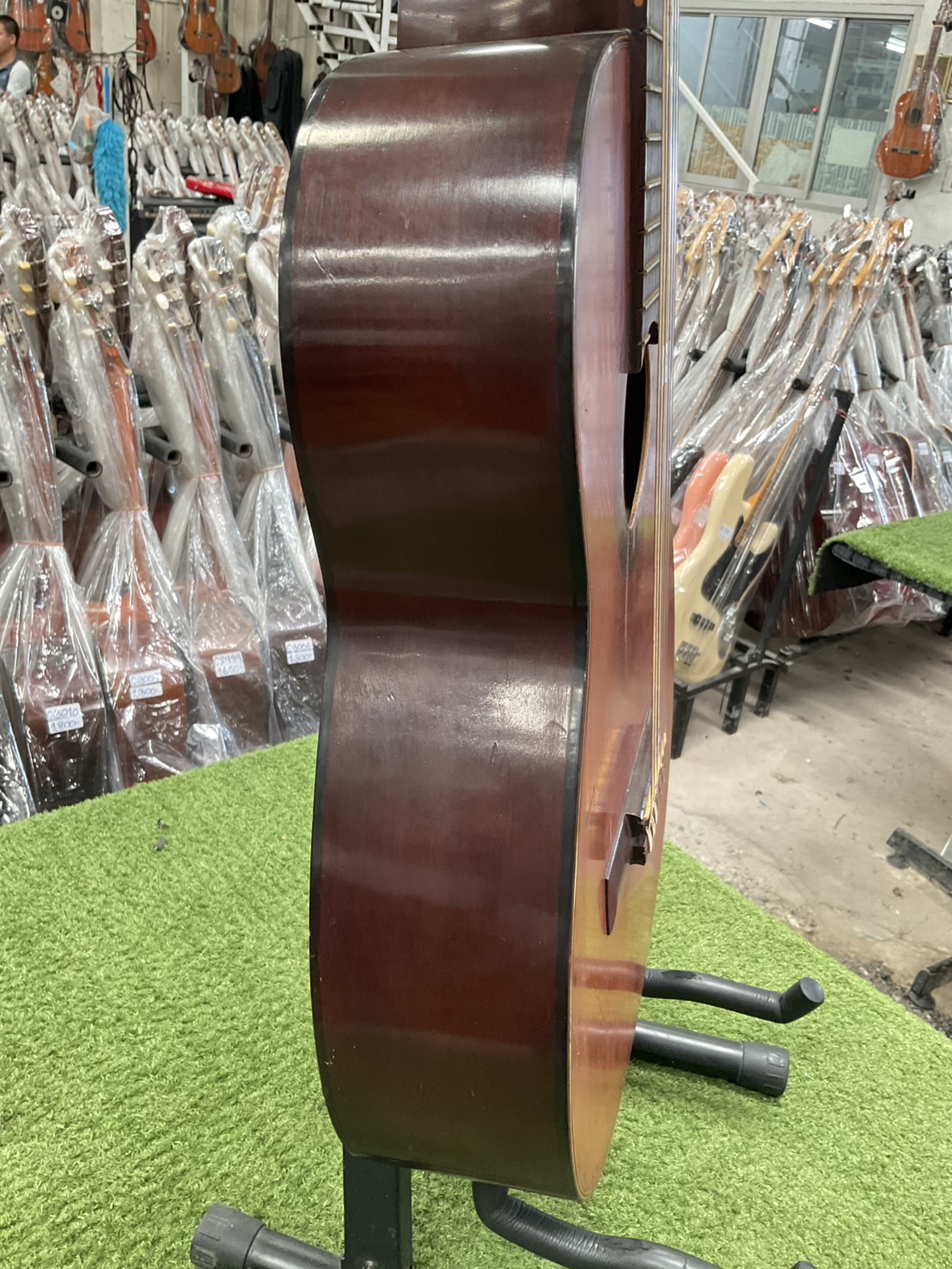 กีต้าร์คลาสสิค ยี่ห้อตามภาพ