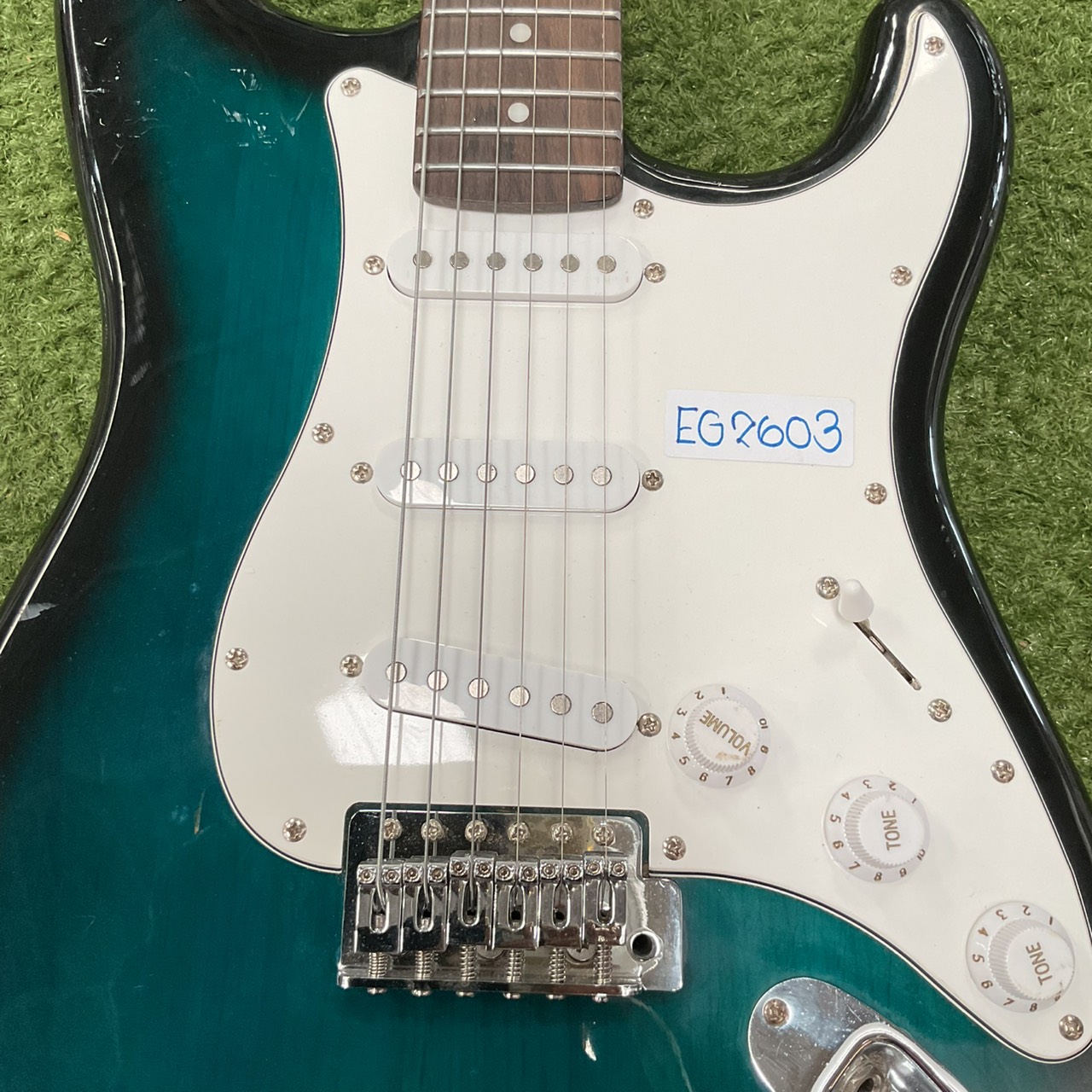 กีต้าร์ไฟฟ้า Mavis