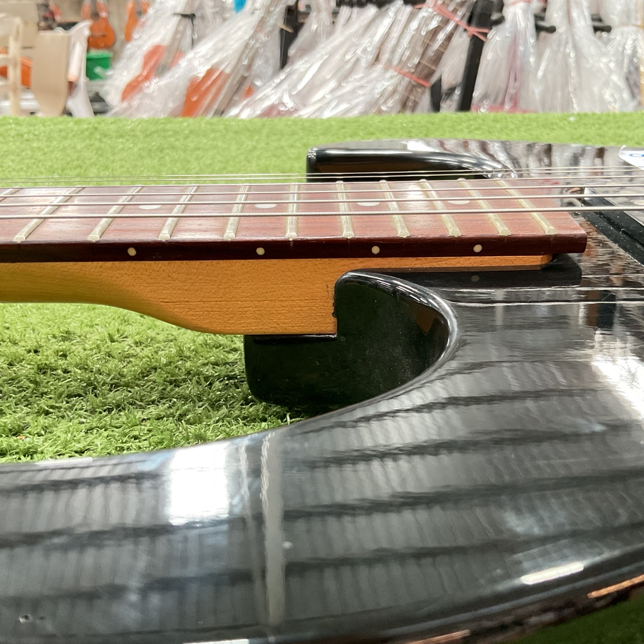 กีต้าร์ไฟฟ้า CHATTING BIRD