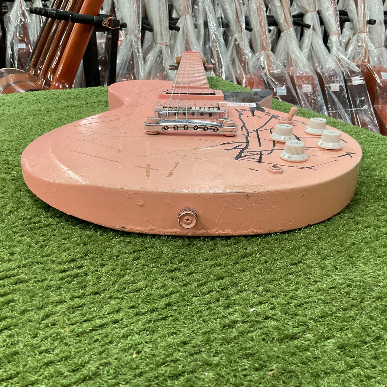 กีต้าร์ไฟฟ้า Burny