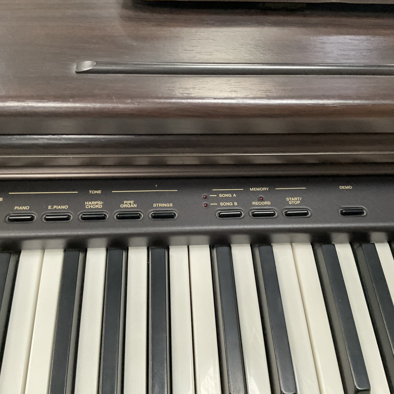 เปียโน CASIO : CDP-7000 สินค้าไม่พร้อมใช้งาน (ต้องซ่อม)