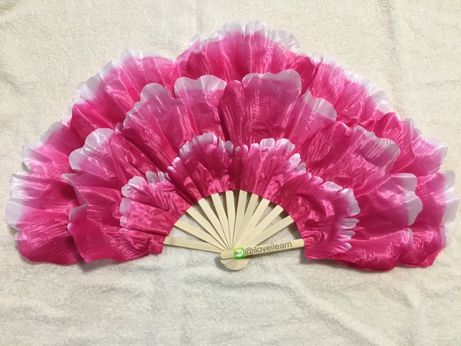 พัดฟ้อนรำจีนสองด้านสำหรับการแสดงฟ้อนรำดอกโบตั๋นจีน 双面跳舞扇牡丹扇幼舞蹈扇子 Double-sided Chinese Peony Dancing Fan พัดสำหรับการแสดงฟ้อนรำจีน การแสดงรำจีน การแสดงศิลปะจีน การแสดงวัฒนธรรมจีน