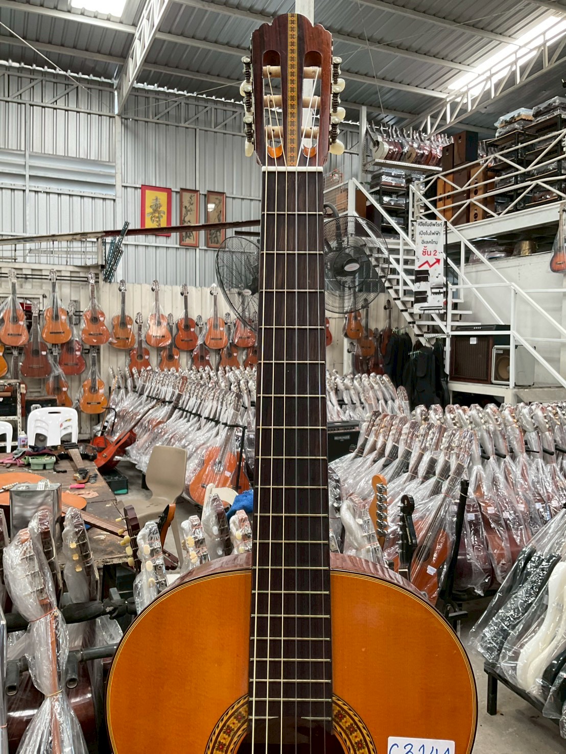 กีต้าร์คลาสสิค ยี่ห้อตามภาพ