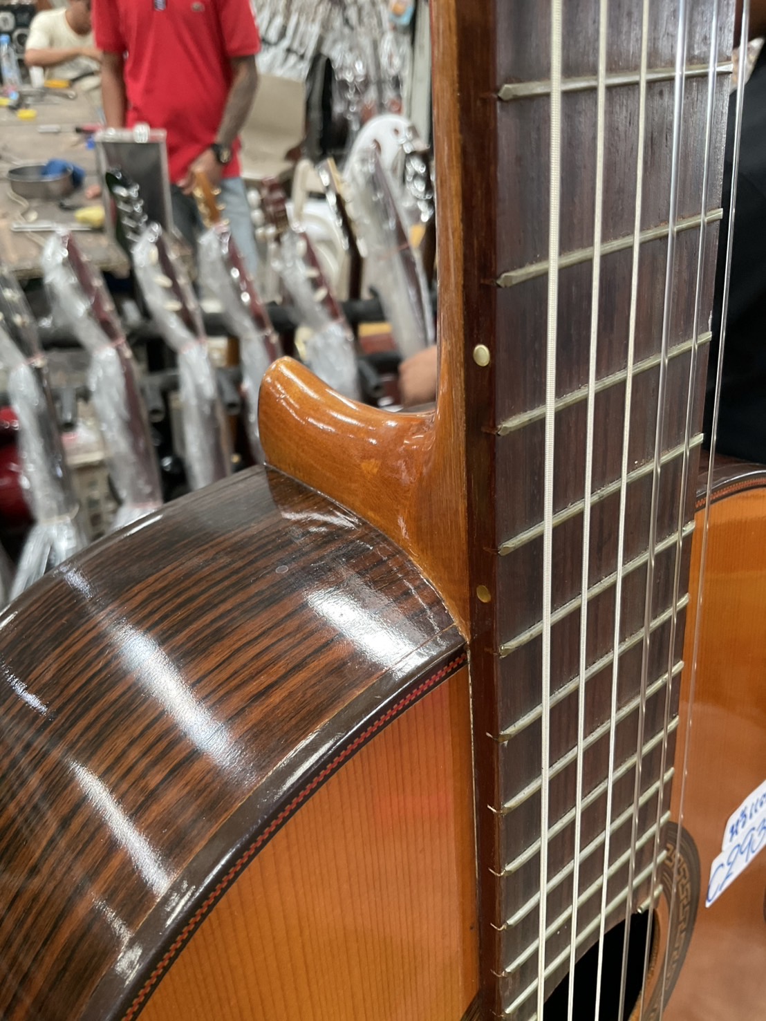 กีต้าร์คลาสสิค ยี่ห้อตามภาพ