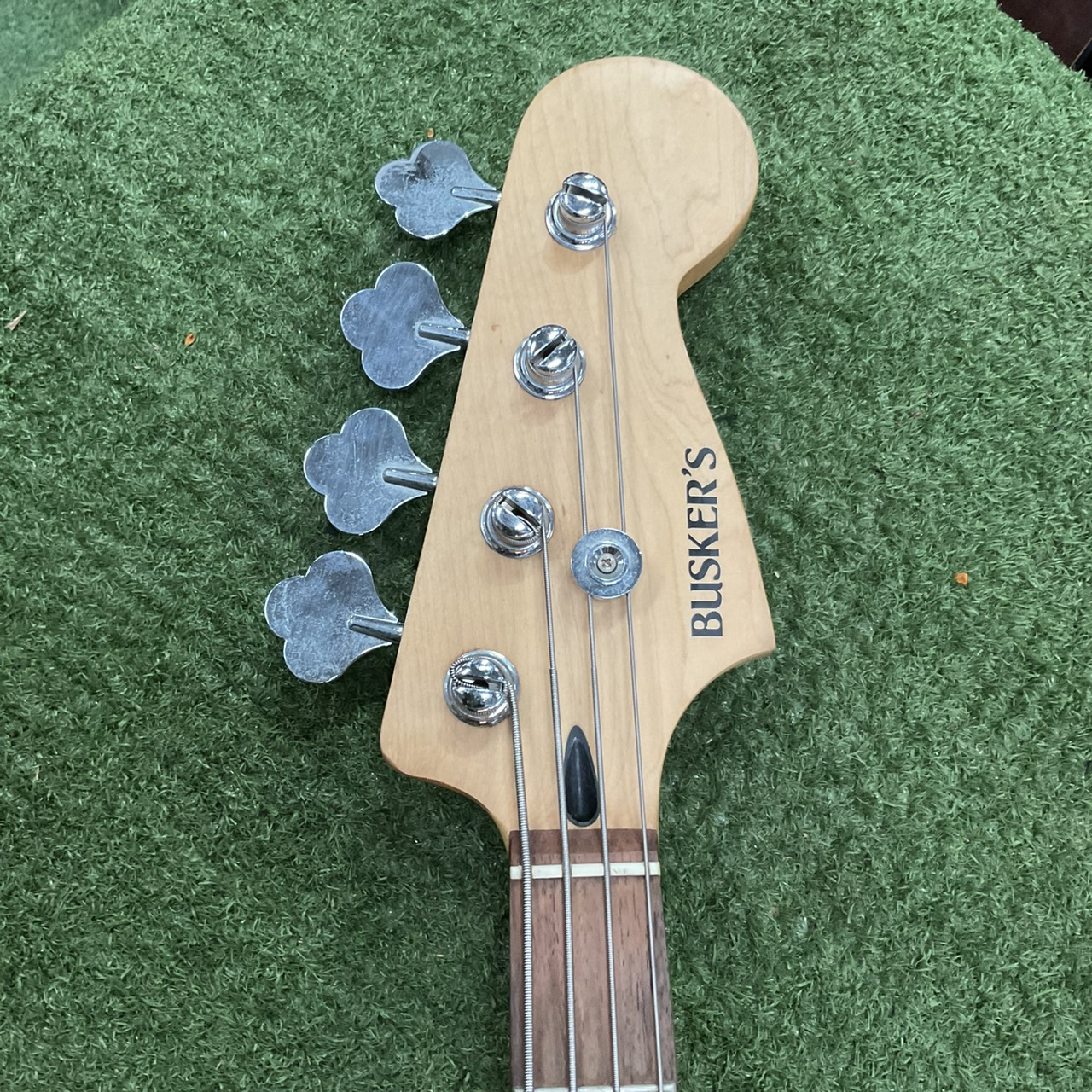 กีต้าร์เบส BUSKER'S