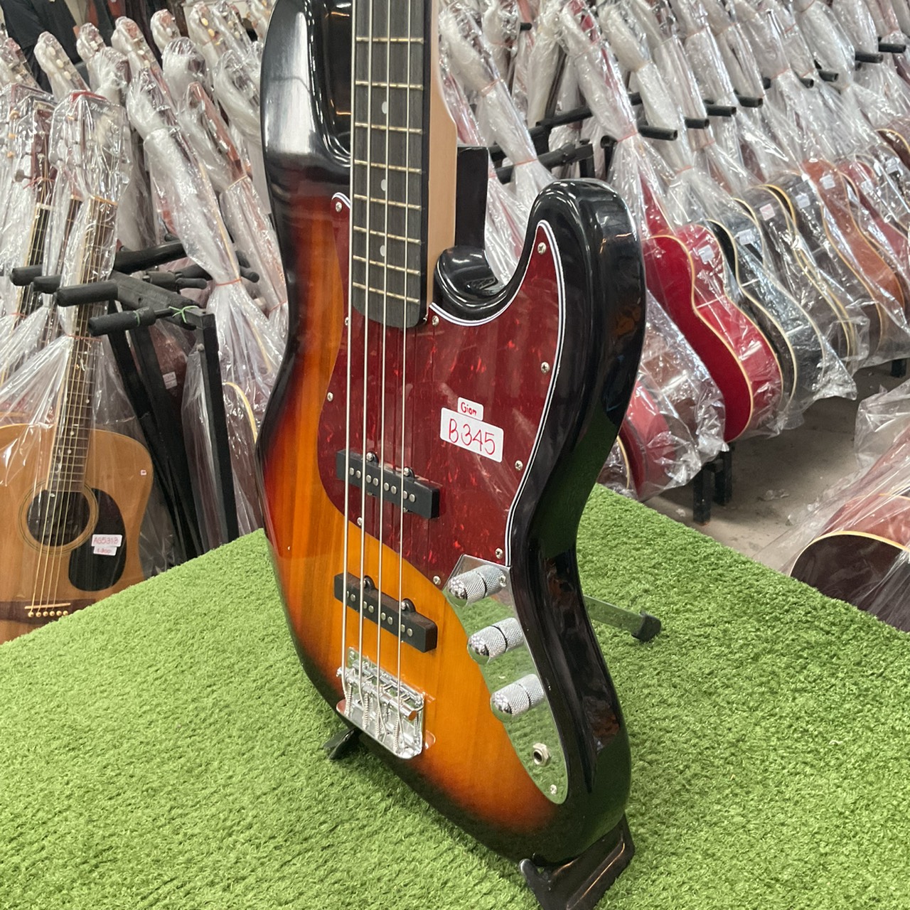 กีต้าร์เบส Gion