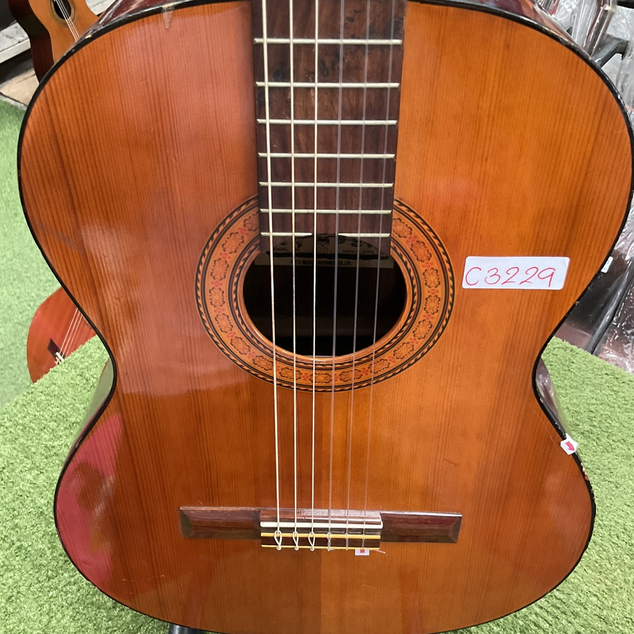 กีต้าร์คลาสสิค ISUMI : No.100